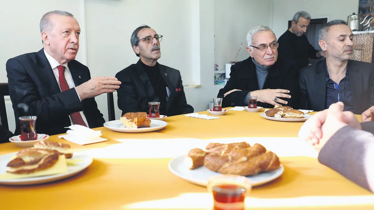 Başkanla çaylı simitli sohbet