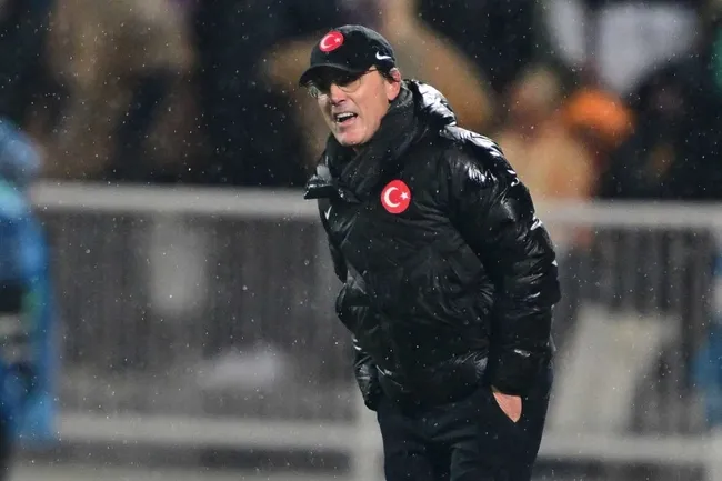 vincenzo-montella-a-spora-konustu-ilk-hedefimiz-gruptan-cikmak-1780049360455.jpeg