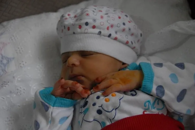 15 günlük bebeği, iki evladını kaybettiği hastalığın pençesinde