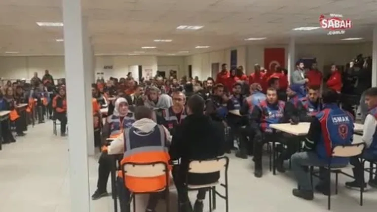 İstanbul’da 18.57’de hayat durdu! İstanbullular 'Çök, Kapan, Tutun' tatbikatını gerçekleştirdi | Video