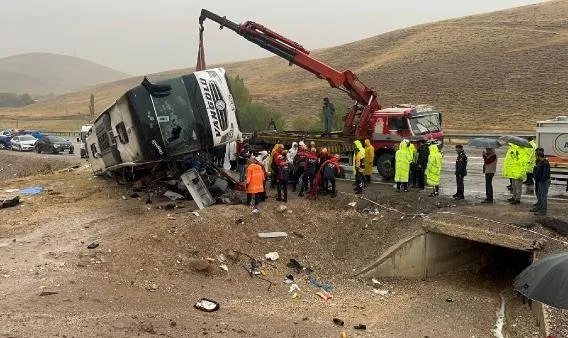 Sivas’ta 7 kişinin öldüğü kazada yaralanan 40 kişiden 28’i taburcu oldu