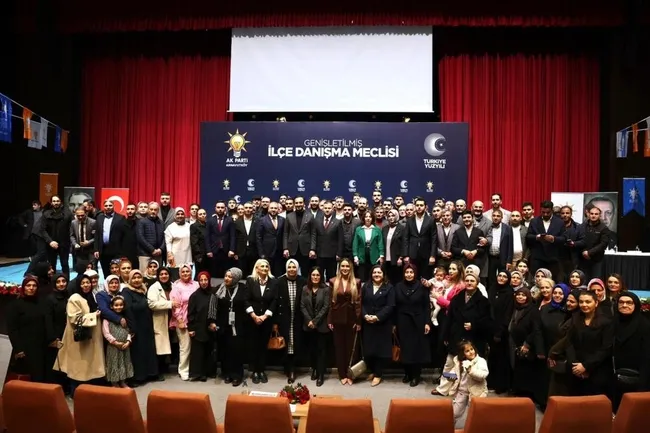 chpden-istifa-edip-ak-partiye-katilan-150-kisiye-rozetleri-takildi-1767169192669.jpg CHP'den istifa edip AK Parti'ye katılan 150 kişiye rozetleri takıldı