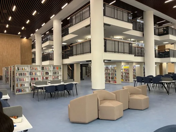 1792759830436.jpg Edirne’ye 8 bin 812 metrekarelik yeni bilgi merkezi: Bakan Ersoy 160 bin kitap kapasiteli dev kütüphaneyi açtı