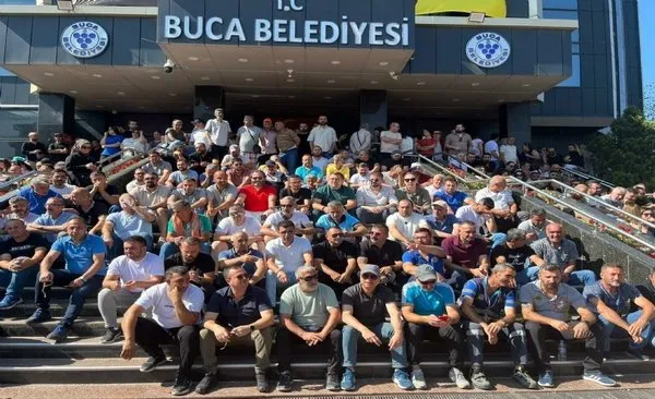 chpli-buca-belediyesi-iscisini-acliga-mahkum-etti-isci-maas-bekliyor-baskan-konser-veriyor-1756468021040.jpg