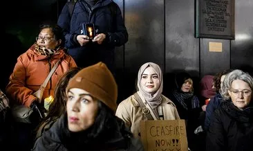 Hollanda’da kamu çalışanları Gazze’de ateşkes için oturma eylemi yaptı