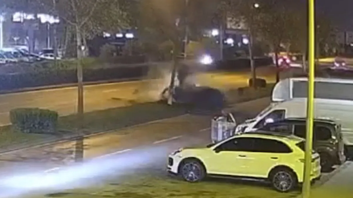 İzmir’de korkunç ölüm! 27 yaşındaki sürücü hayatını kaybetti İzmir’de korkunç ölüm! 27 yaşındaki sürücü hayatını kaybetti