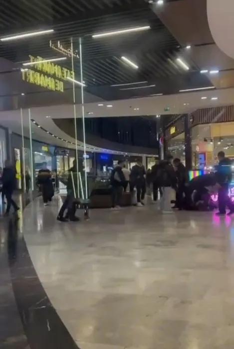 Bursa’da korkunç anlar: AVM savaş alanına döndü! İşte o anlar...