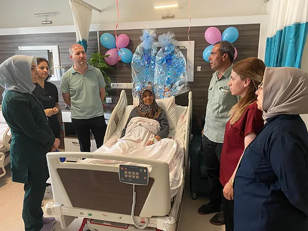 sanliurfada-53-yasindaki-kadin-ikiz-bebek-dunyaya-getirdi-1752211202381.jpeg