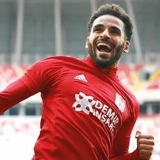 Galatasaray'ın gözdesi Douglas için transfer açıklaması!