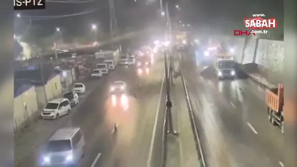 Trabzon-Gümüşhane kara yolunda heyelan anı kamerada | Video