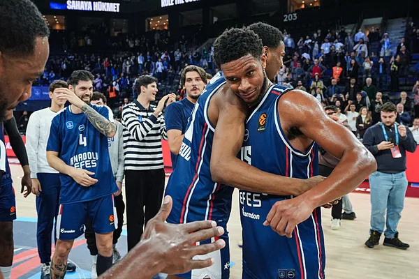 anadolu-efes-real-madrid-engeline-takilmadi-1790710583718.jpeg
