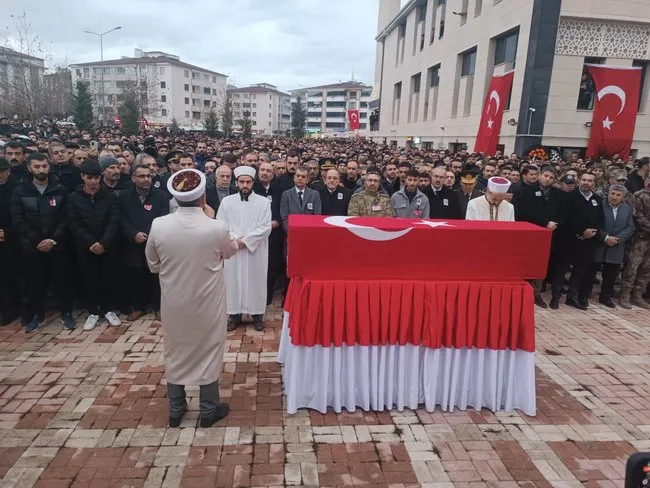 sehit-kemal-aslanin-babasi-selahattin-demirtas-ve-osman-kavalaya-ozgurluk-isteyenlere-hakkimi-helal-etmiyorum-1703429972677.jpg