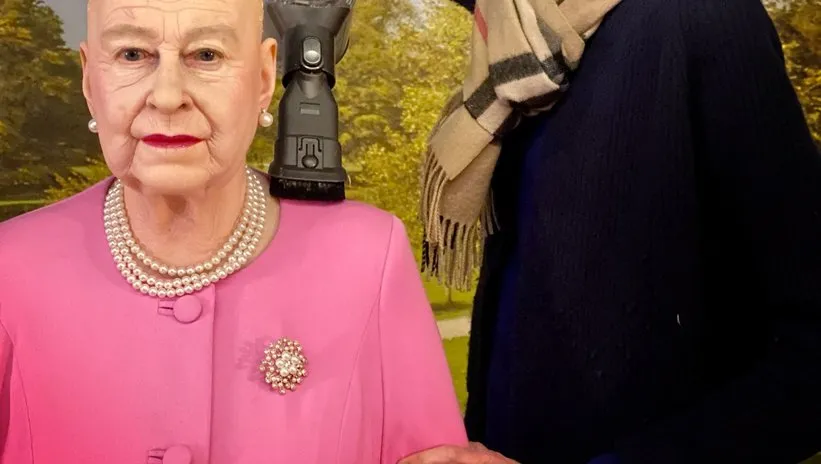 Kraliçe Elizabeth’in şapkasının altında yatan şaşkına çevirdi