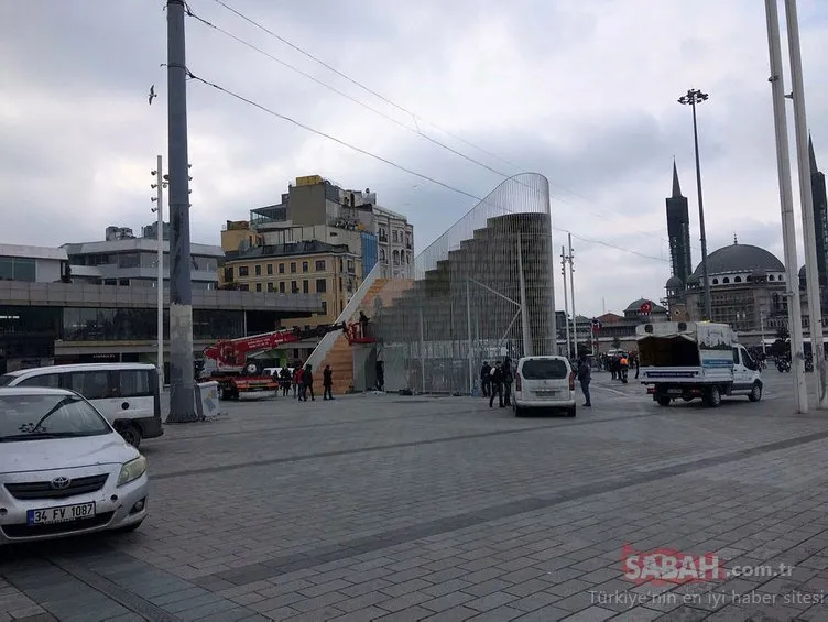 İBB’nin Taksim’e kurduğu geçici sergi platformu tepkilere neden oldu