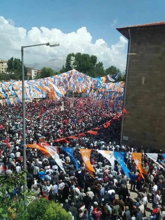 Vatandaşlar Cumhurbaşkanı Erdoğan'ı Isparta'da coşkuyla karşıladı