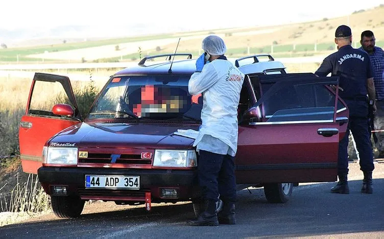 Sivas’ta otomobilde iki kişinin cesedi bulundu! Korkunç şüphe: Arabanın arkasındaki yazı dikkat çekti