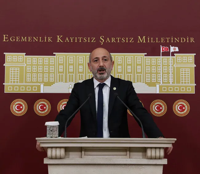 pazarlik-desifre-oldu-chp-son-tercihimdi-demisti-ahmet-davutoglu-iyi-partiden-bakin-kac-vekil-istemis-1691051739075.jpg Pazarlık deşifre oldu! CHP son tercihimdi demişti: Ahmet Davutoğlu İYİ Parti’den bakın kaç vekil istemiş…