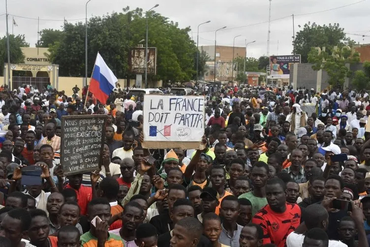 Afrika’da neler oluyor? Fransız sömürgesine tepki sınırları aştı, kanlı müdahale kapıda!
