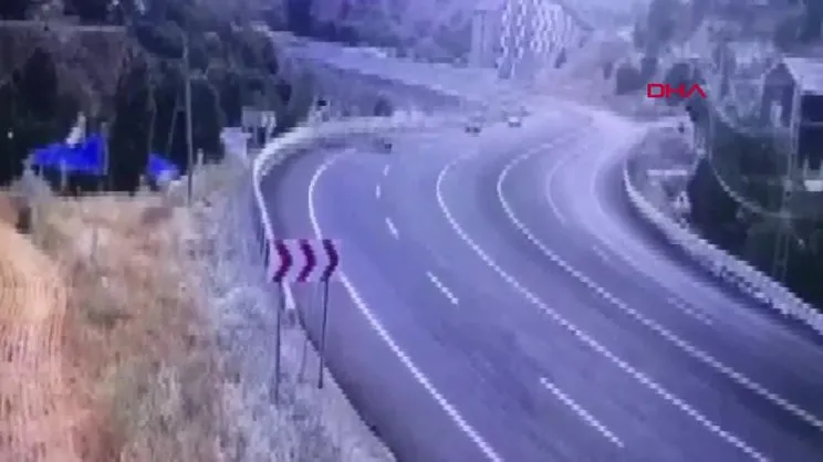 Tunceli'de bir kişinin kolunun koptuğu bir kişinin öldüğü feci motosiklet kazasının görüntüleri ortaya çıktı!