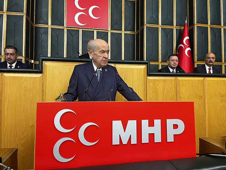Bahçeli yine herkesi ters köşe yaptı: Siyasilerin verdiği tepkiler geleceğe dair çok şey söylüyor