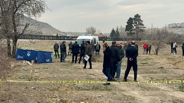 nigdede-yari-yanmis-erkek-cesedi-bulundu-1766596192115.jpg