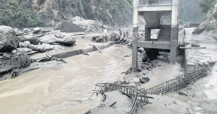 Nepal’i sel vurdu: 18 kayıp