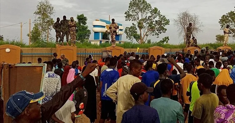 Nijer’de sular durulmuyor! Askeri cuntadan flaş açıklama