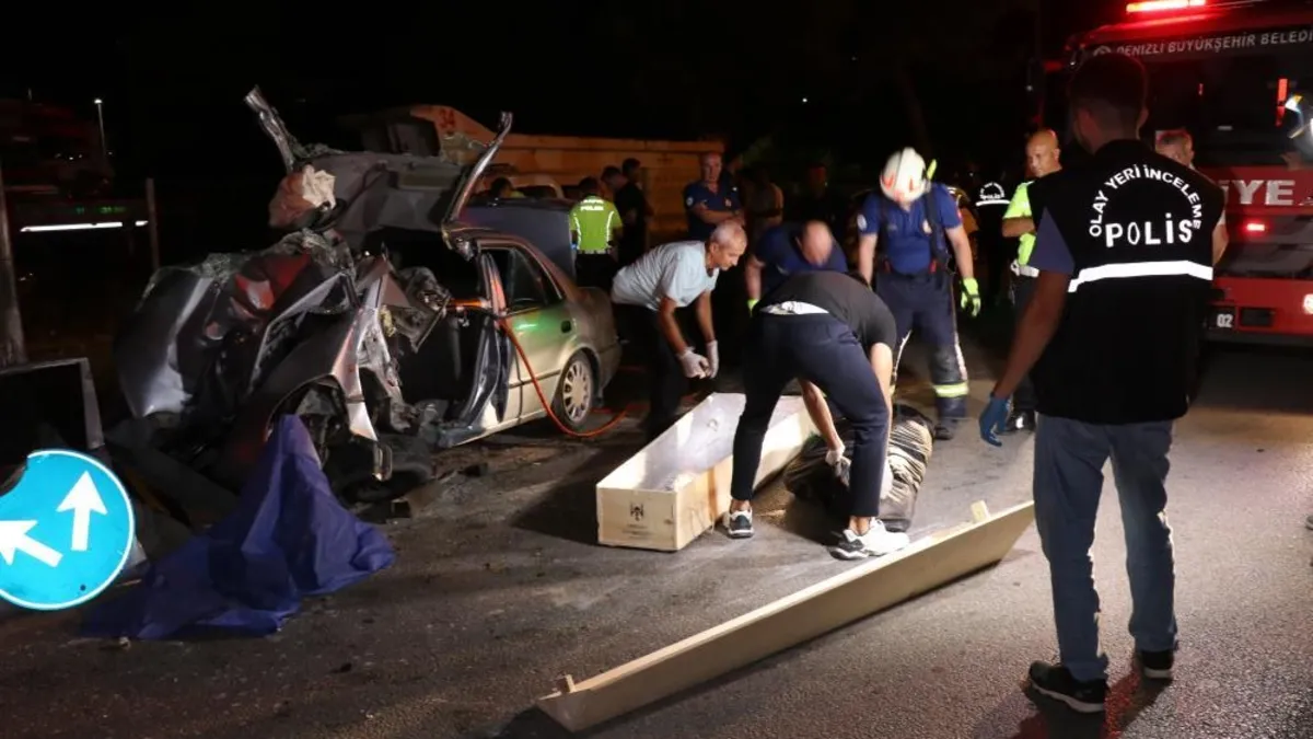 Denizli’de tabelaya çarpan sürücü hayatını kaybetti Denizli’de tabelaya çarpan sürücü hayatını kaybetti