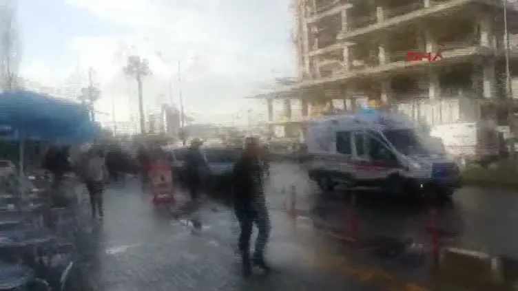 Son dakika... İzmir'de Adliye binasına bombalı saldırı sonrası çatışma devam ediyor