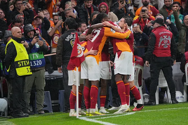 son-dakika-galatasaray-ikinci-yarida-yikildi-barcelonaya-4-golle-kaybeti-1791925137480.jpg