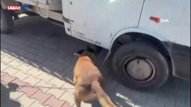 Uyuşturucu koltuğun altından çıktı: Kaçmaya çalışan 2 şüpheli yakalandı | Video