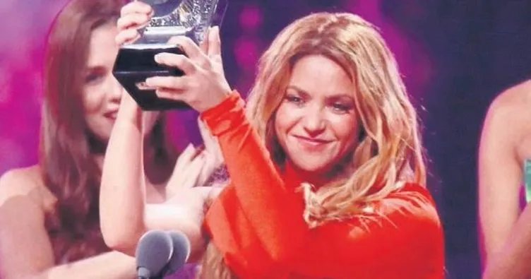 8 yıl hapsi istenen Shakira’ya ödül yağdı
