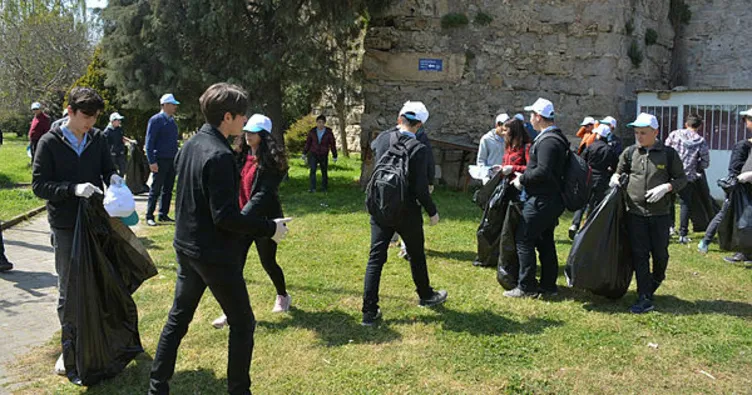 Öğrenciler çevre temizliği yaptı