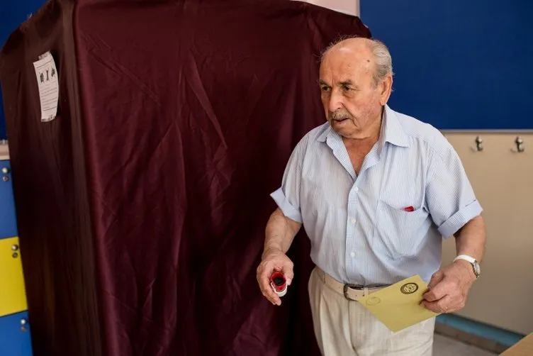 İstanbul seçimini yapıyor! Oy verme işlemleri başladı