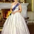 İngiltere Kraliçesi Elizabeth taç giydi