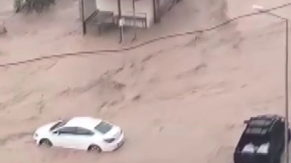 Evini sel suları bastı: Kaçarken böyle yaralandı! Evini sel suları bastı: Kaçarken böyle yaralandı!