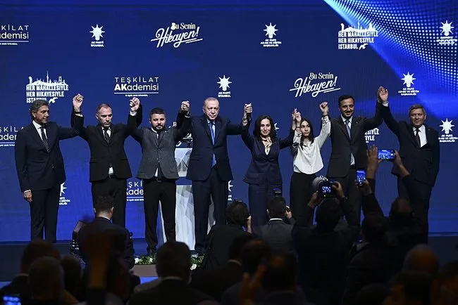 SON DAKİKA... Beykoz Belediye Başkan Vekili Özlem Vural Gürzel AK Parti’ye katıldı: Beni ailenize kabul ettiğiniz için teşekkür ederim