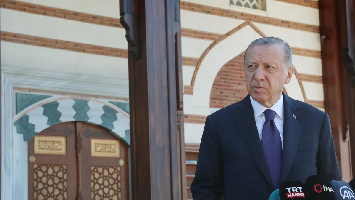 Başkan Erdoğan, cuma namazını Kerem Aydınlar Camisi'nde kıldı Başkan Erdoğan, cuma namazını Kerem Aydınlar Camisi'nde kıldı