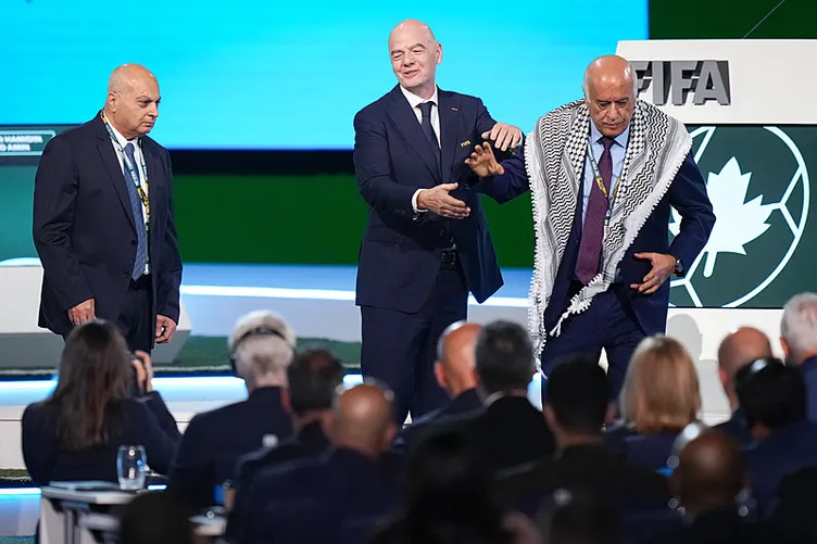 FIFA kongresinde tarihi rest: İsrailli temsilciye dünyanın gözü önünde soğuk duş! ‘Onun elini sıkmam’