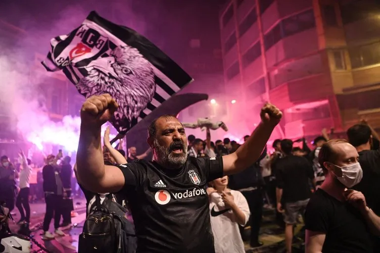 Süper Lig şampiyonu Beşiktaş! Taraftarlar meydanlarda şampiyonluğu kutladı