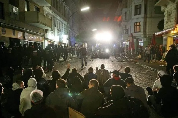 Sokak festivalinde çatışma