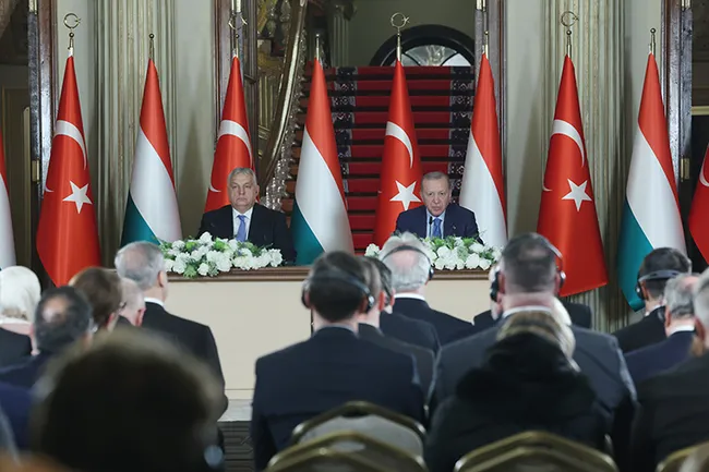 baskan-erdogan-macaristan-ile-ticaret-hedefimizi-10-milyar-dolara-cikariyoruz-1765213805691.jpg (750×500)