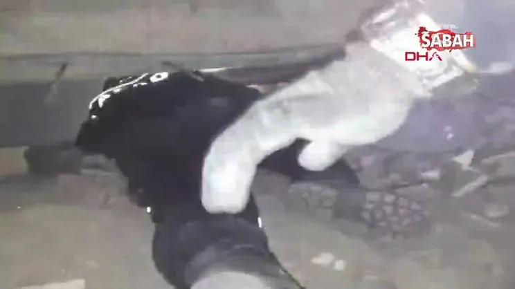Son dakika... İzmir'de Doğan Apartmanında AFAD ekibi enkazdan kedi kurtardı | Video