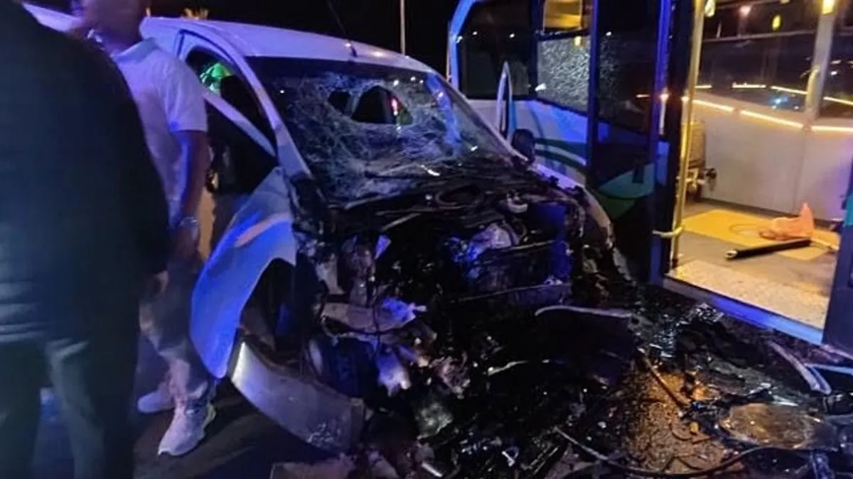 Rize’de minibüs ile hafif ticari araç çarpıştı: 10 kişi yaralandı!