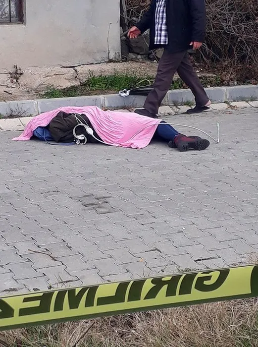 19 yaşındaki Ayşe, işe giderken sokak ortasında öldürüldü