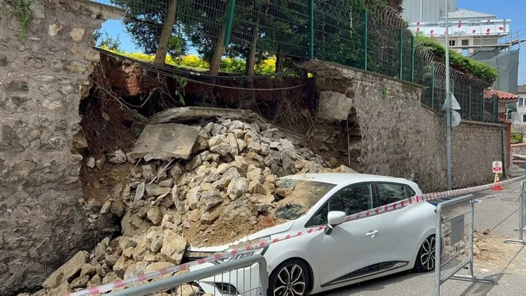 Son dakika: İstanbul Üsküdar’da site duvarı çöktü!
