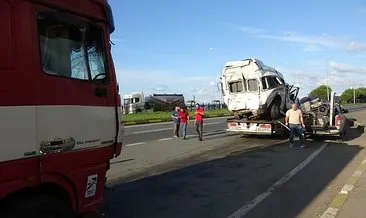 TIR, trafik ışıklarında bekleyen minibüse çarptı: 15 yaralı #trabzon