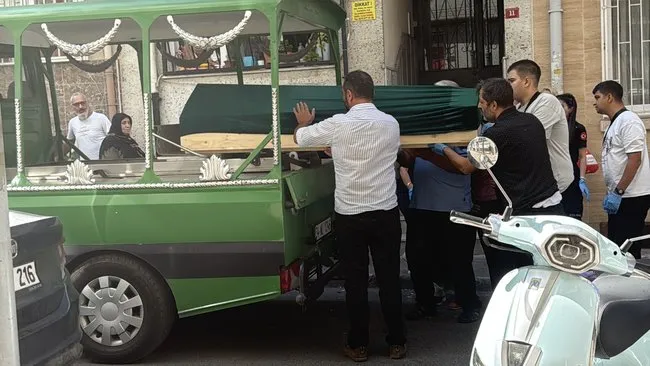 İstanbul’da 23 yaşındaki genç evinde ölü bulundu: Yarı çıplak haldeydi!