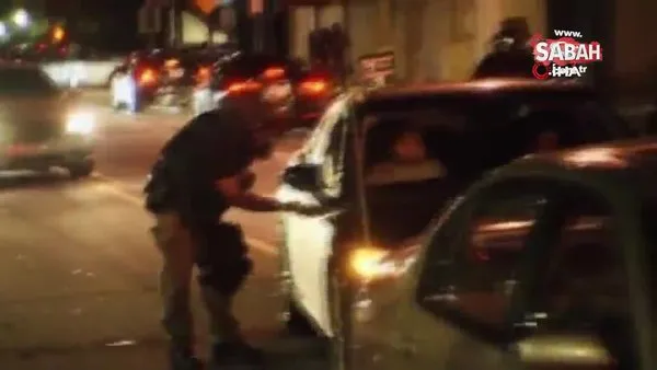 ABD'de polis aracın içindeki siyahi gençlere elektro şok verdi | Video