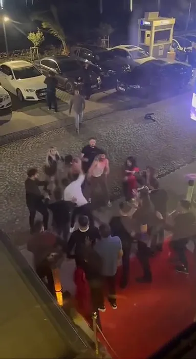 Alkollü grup ve mekan çalışanları arasındaki kavga kötü bitti: 2 kişi ağır yaralandı!